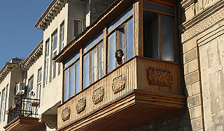 Украинка выжила после падения с 8-го этажа Украинка выжила после падения с 8-го этажа