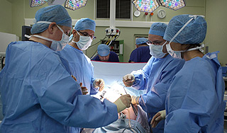 Человеку впервые вживили гортань Человеку впервые вживили гортань