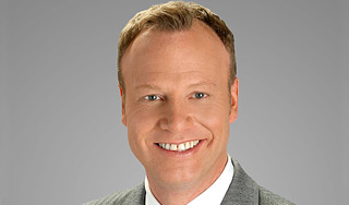 Ведущий в прямом эфире съел кошачьи отходы Ведущий в прямом эфире съел кошачьи отходы