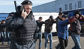 Россия депортирует отсидевших мигрантов Россия депортирует отсидевших мигрантов