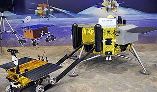 Китай запускает свой первый "луноход" Китай запускает свой первый "луноход"