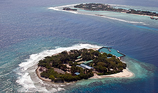 Мужчина просит климатическое убежище Мужчина просит климатическое убежище