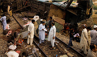 В Пакистане взорвался пассажирский поезд В Пакистане взорвался пассажирский поезд