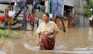 Наводнение убило 168 человек в Камбодже Наводнение убило 168 человек в Камбодже