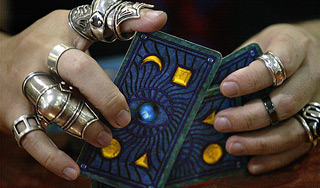 Лже-экстрасенсы заработали в Москве 200 млн Лже-экстрасенсы заработали в Москве 200 млн