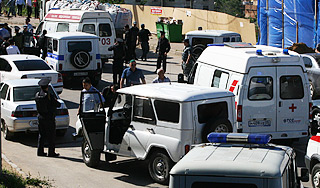 В Дагестане подорвали колонну военных В Дагестане подорвали колонну военных
