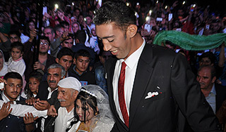 Самый высокий мужчина в мире женился Самый высокий мужчина в мире женился