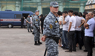 На "Садоводе" задержали тысячу мигрантов На "Садоводе" задержали тысячу мигрантов