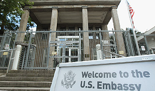 Берлин может выслать посольство США Берлин может выслать посольство США