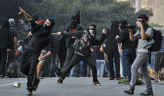 Бразильцы громят Сан-Паулу из-за убийства Бразильцы громят Сан-Паулу из-за убийства