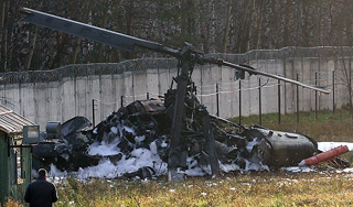 В Москве упал и взорвался вертолет В Москве упал и взорвался вертолет