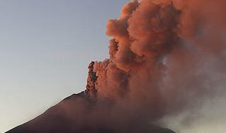 Шивелуч выбросил пепел на 10 километров Шивелуч выбросил пепел на 10 километров