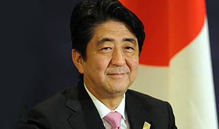 Премьер Японии протестировал беспилотник Премьер Японии протестировал беспилотник