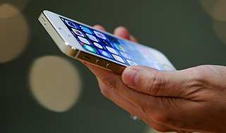 Apple выпустит "выпуклый" iPhone Apple выпустит "выпуклый" iPhone