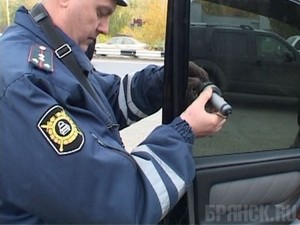 Сотрудники ДПС проводят в Брянске рейд против тонировки