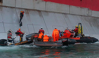 Россияне одобряют арест экологов Greenpeace Россияне одобряют арест экологов Greenpeace