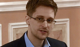 Сноуден растратил все деньги на охрану Сноуден растратил все деньги на охрану