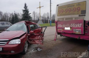 На пути молодого водителя встал автобус