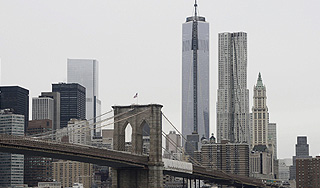 На месте башен-близнецов открыли небоскреб На месте башен-близнецов открыли небоскреб