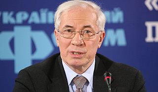 Азаров хочет улучшить отношения с Россией Азаров хочет улучшить отношения с Россией