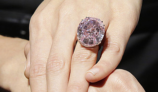 Самый дорогой бриллиант продан за $74 млн Самый дорогой бриллиант продан за $74 млн