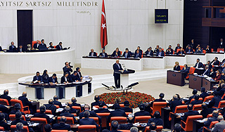 Турчанкам разрешили брюки в парламенте Турчанкам разрешили брюки в парламенте