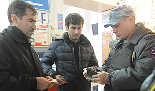 Мигрантов проверят с помощью гаджетов Мигрантов проверят с помощью гаджетов