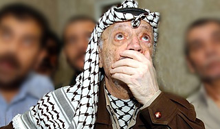 Арафату положили смертоносный яд в cуп Арафату положили смертоносный яд в cуп