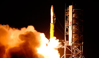 США запустили ракету с военным спутником США запустили ракету с военным спутником