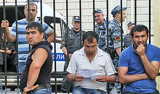 Таджички просят депортации мужей из России Таджички просят депортации мужей из России