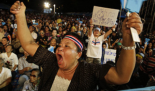 Бунтовщики в Бангкоке прорвались в МИД Бунтовщики в Бангкоке прорвались в МИД