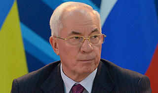 Азаров просит ЕС о переговорах с Москвой Азаров просит ЕС о переговорах с Москвой