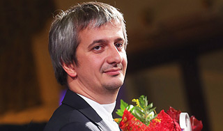 Богомолов сомневается в уходе из МХТ Богомолов сомневается в уходе из МХТ