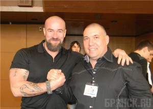 Брянский журналист и спортсмен против чиновников Николай Виткевич (справа) и Сергей Бадюк (слева)