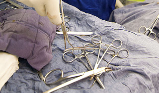 В Иркутске пьяный муж оперировал супругу В Иркутске пьяный муж оперировал супругу