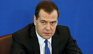 Медведев требует ликвидировать долги ЖКХ Медведев требует ликвидировать долги ЖКХ