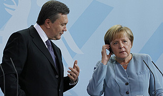 Янукович пожаловался Меркель Янукович пожаловался Меркель