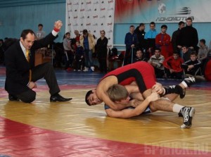 В Брянске стартовал турнир по вольной борьбе