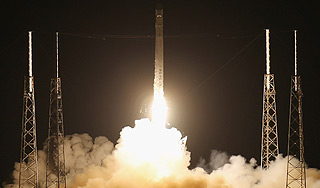 Falcon вывела в космос коммерческий спутник Falcon вывела в космос коммерческий спутник