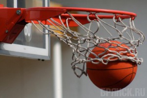 Брянские баскетболисты разгромили "Чеховских ястребов"