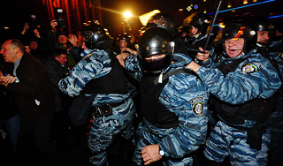 "Беркут" устроил ночной штурм Майдана "Беркут" устроил ночной штурм Майдана