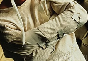 Мужчина, ранивший ножом отчима, признан невменяемым