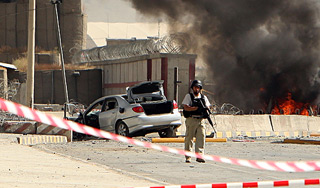 Смертник атаковал конвой в Кабуле Смертник атаковал конвой в Кабуле