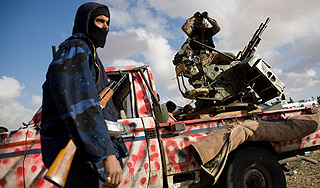 Сирийские боевики блокировали важное шоссе Сирийские боевики блокировали важное шоссе