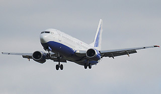 Boeing аварийно сел в Красноярске Boeing аварийно сел в Красноярске