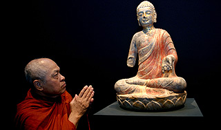 В Камбодже украден прах Будды В Камбодже украден прах Будды