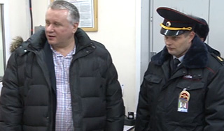 Дебошира будут судить за драку в самолете Дебошира будут судить за драку в самолете