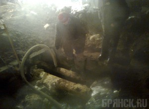 Авария на теплотрассе в Бежицком районе оставила без тепла 18 домов