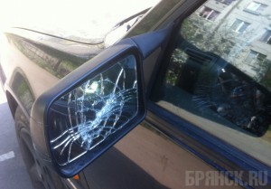 В Брянском районе неизвестный водитель зацепил женщину зеркалом заднего вида