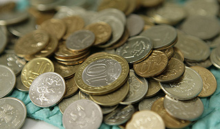 Женщина вернула 18 тысяч долга мелочью Женщина вернула 18 тысяч долга мелочью